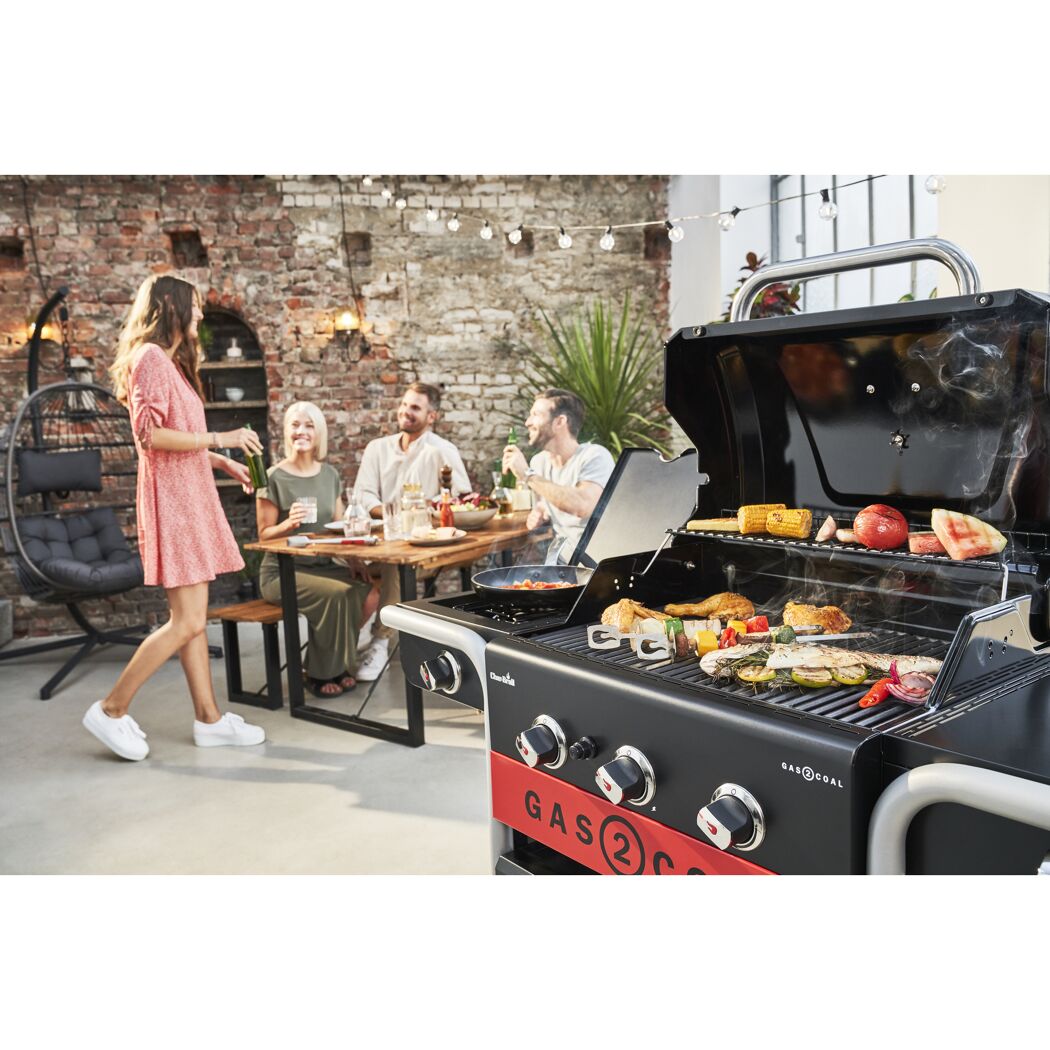 Gasgrill Gas2Coal 2.0 3B mit Grillgut