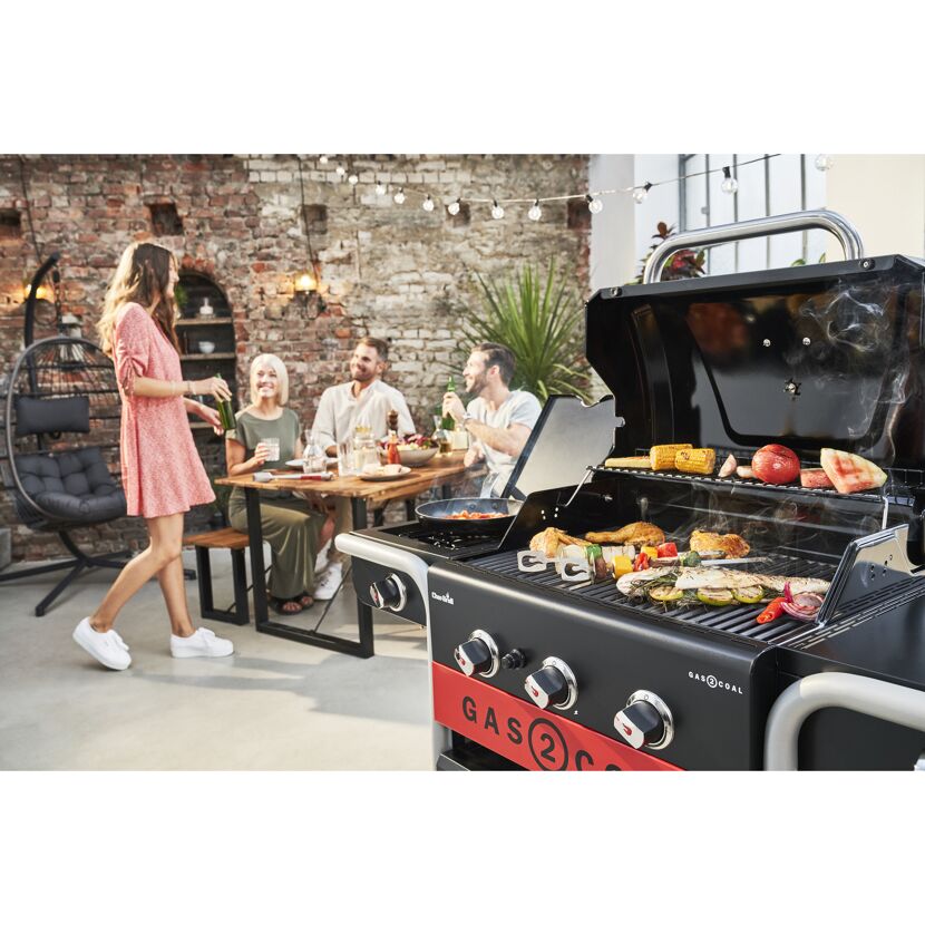 Gasgrill Gas2Coal 2.0 3B mit Grillgut