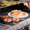 Grillen von Gemüse, Brot und Garnelen