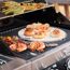 Grillen von Gemüse, Brot und Garnelen