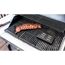 Rippchen und Räucherbox auf einem Grill