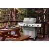 Nexgrill Gasgrill auf einer Holzterrasse