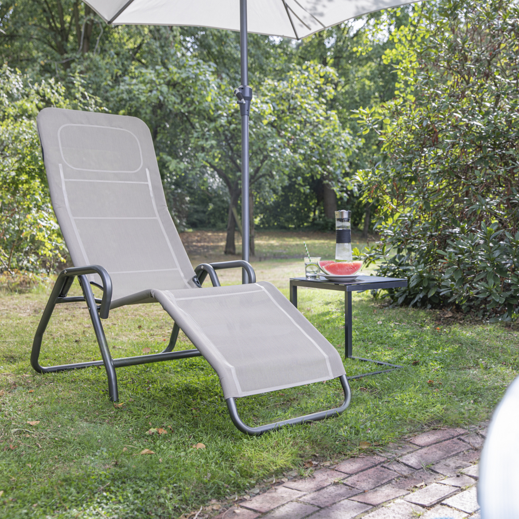 Liegestuhl 'Bito' klappbar grau 72 x 118 x 139 cm