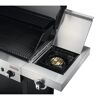 Gasgrill mit geöffnetem Seitenbrenner