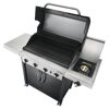 Gasgrill mit geöffnetem Deckel