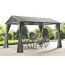 Pavillon mit Tisch und Stühlen im Garten