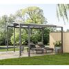 Pavillon mit zwei Liegen im Garten