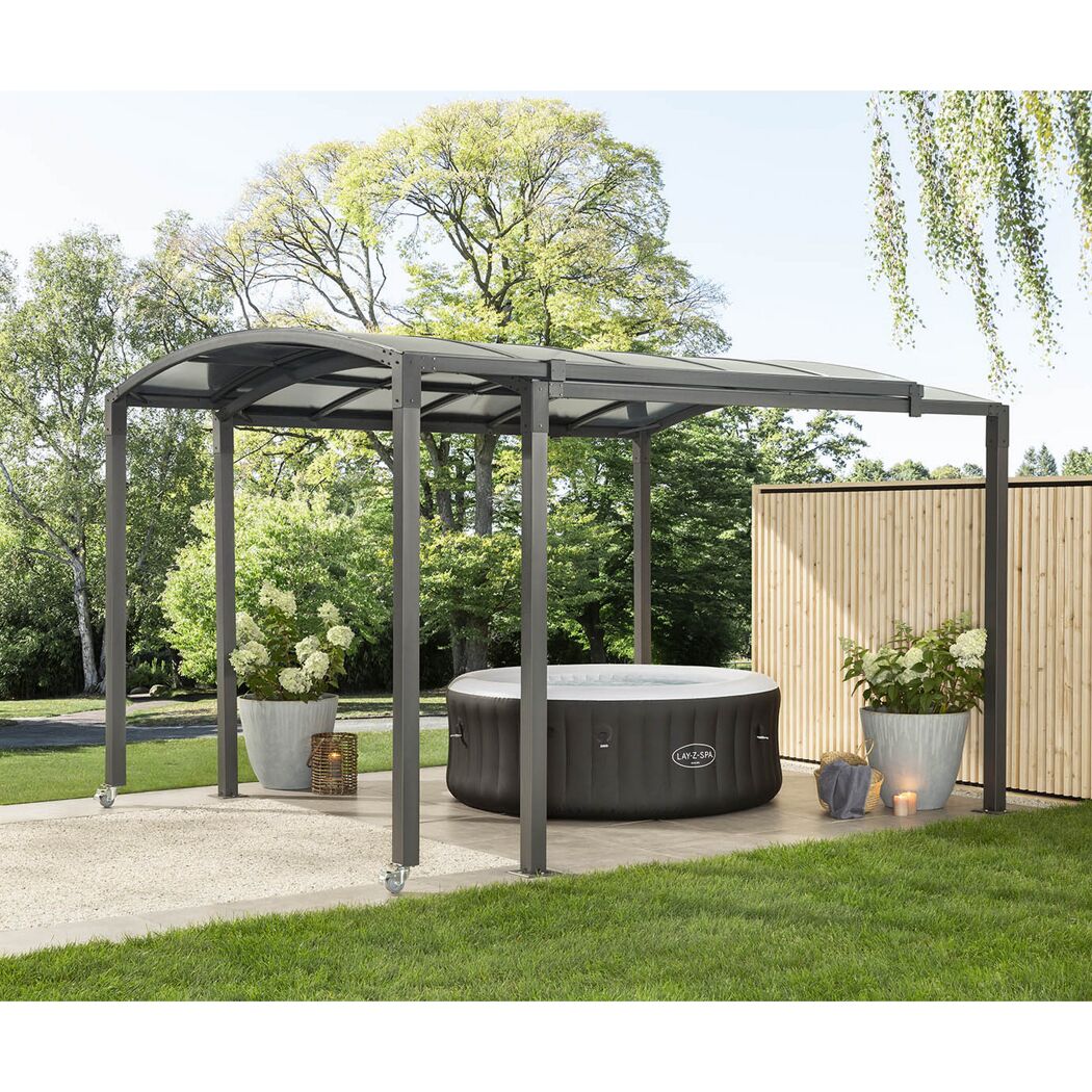 Whirlpool unter einem Pavillon