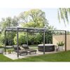 Whirlpool unter einem Pavillon im Garten