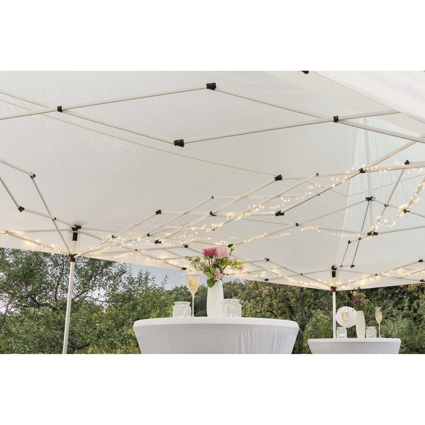 Pavillon weiß mit Lichterkette und Stehtischen