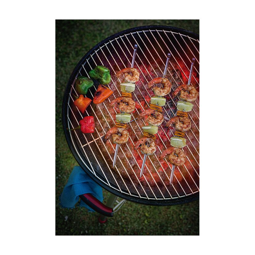 Garnelenspieße und Paprika grillen