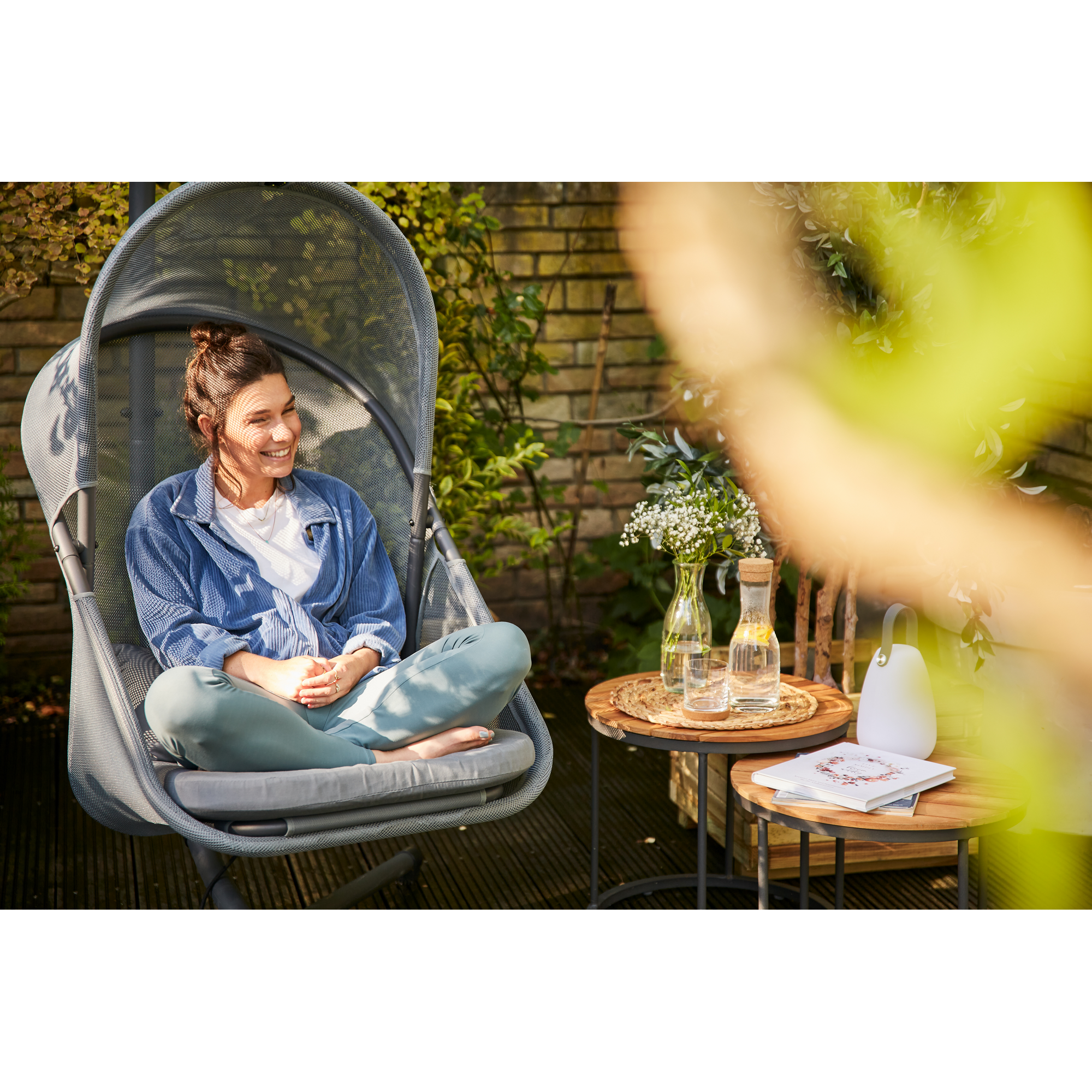 Hängesessel 'Yobaya' mit Gestell blau/schwarz 123 x 195 x 106 cm