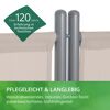 Beige Balkonbespannung an Metallstangen befestigt.