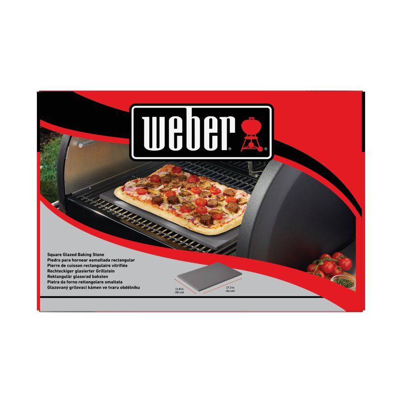 Weber Pizzastein mit Pizza auf einem Grill
