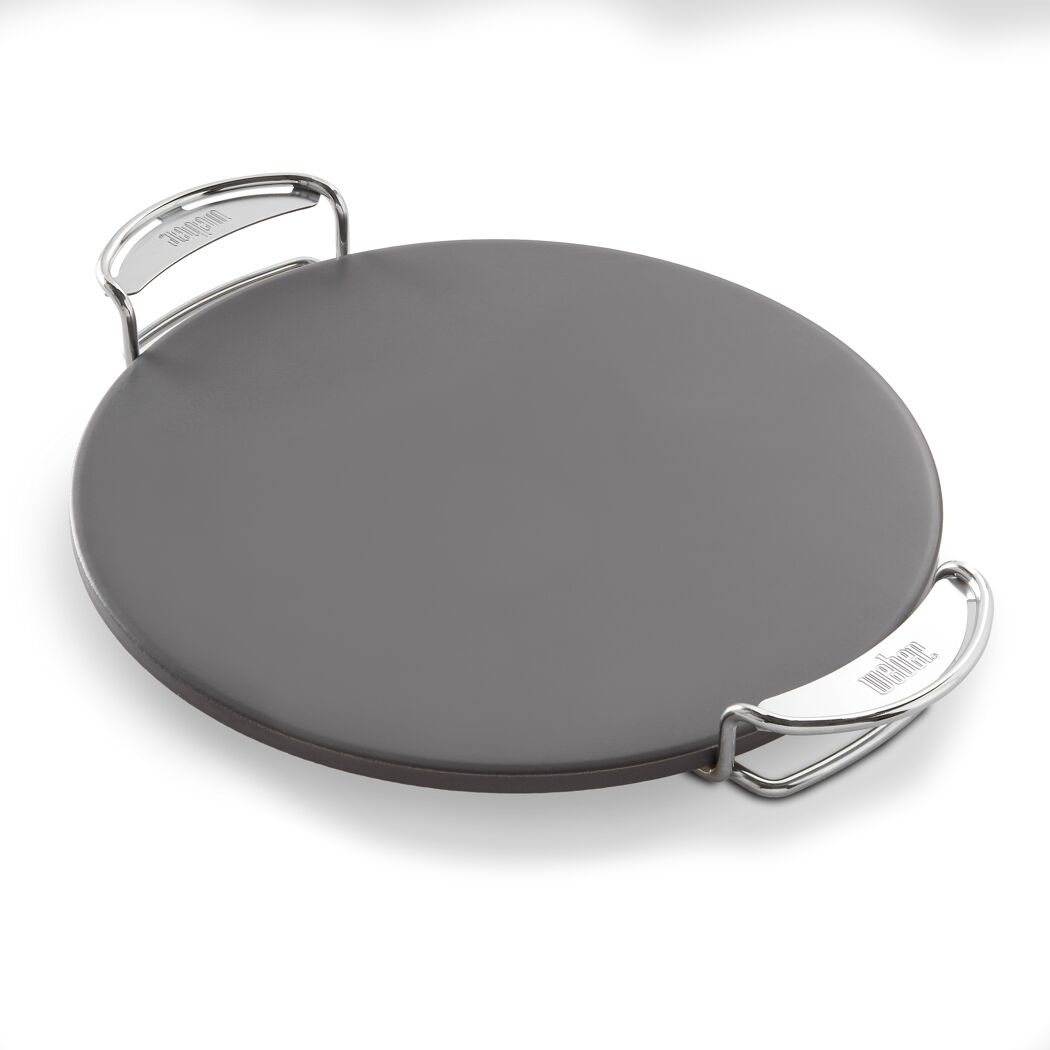 Runder Pizzastein von Weber mit Metallgriffen