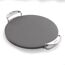 Runder Pizzastein von Weber mit Metallgriffen