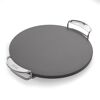 Runder Pizzastein von Weber mit Metallgriffen