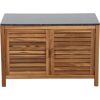 Holzschrank mit grauer Abdeckung