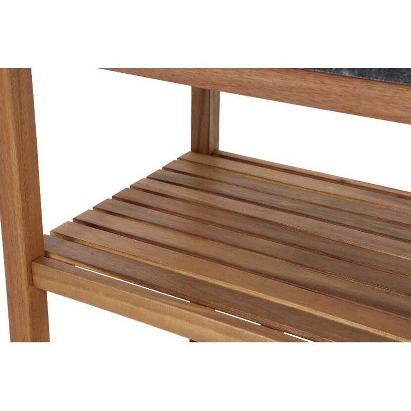 Nahaufnahme eines Holzregals der Outdoor Kitchen Riva.