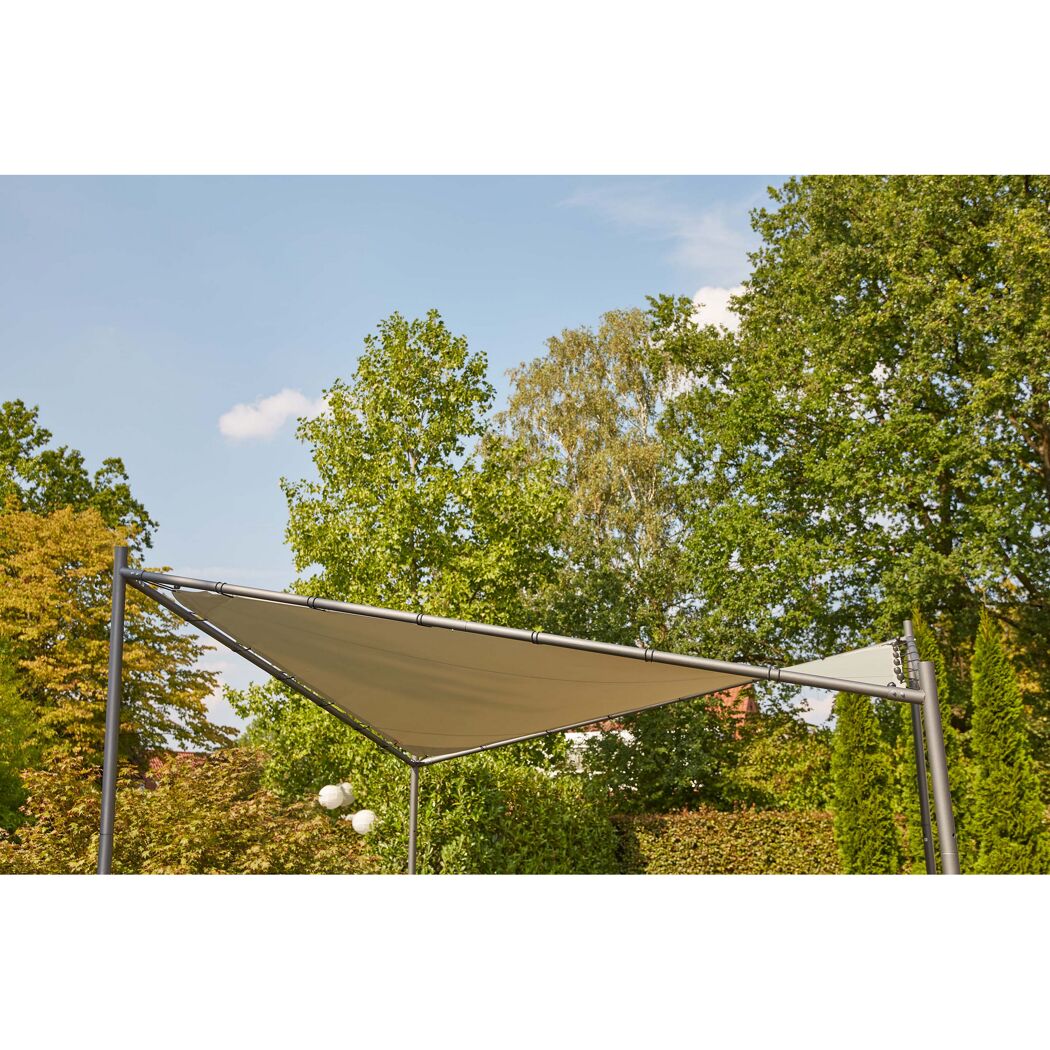 Beigefarbener Pavillon Berlino im Garten