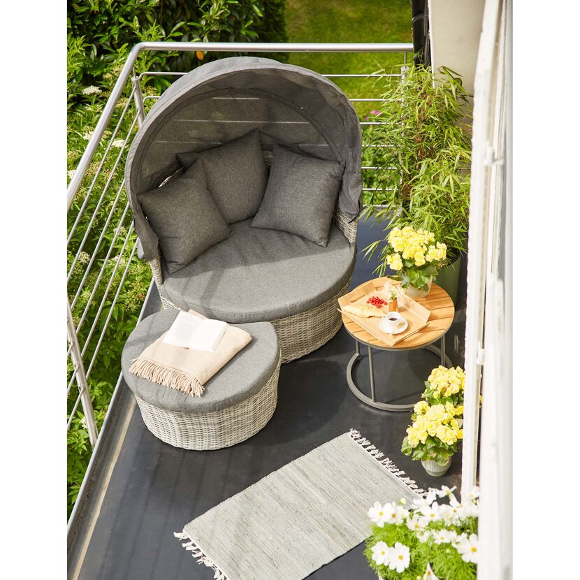 Loungeinsel Luna auf einem Balkon