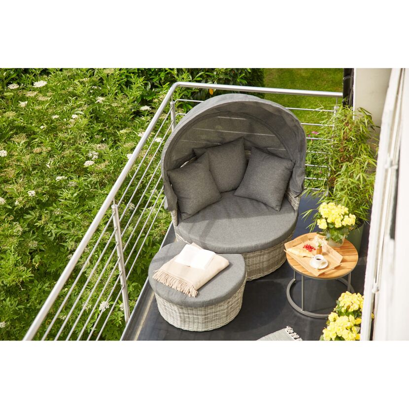 Loungeinsel Luna auf einem Balkon