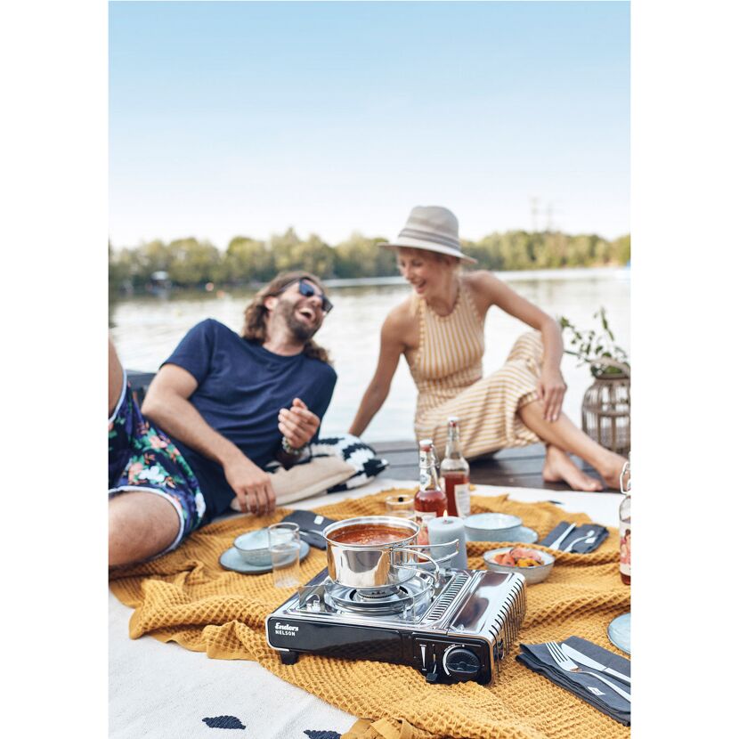 Picknick am See mit Kartuschen-Kocher
