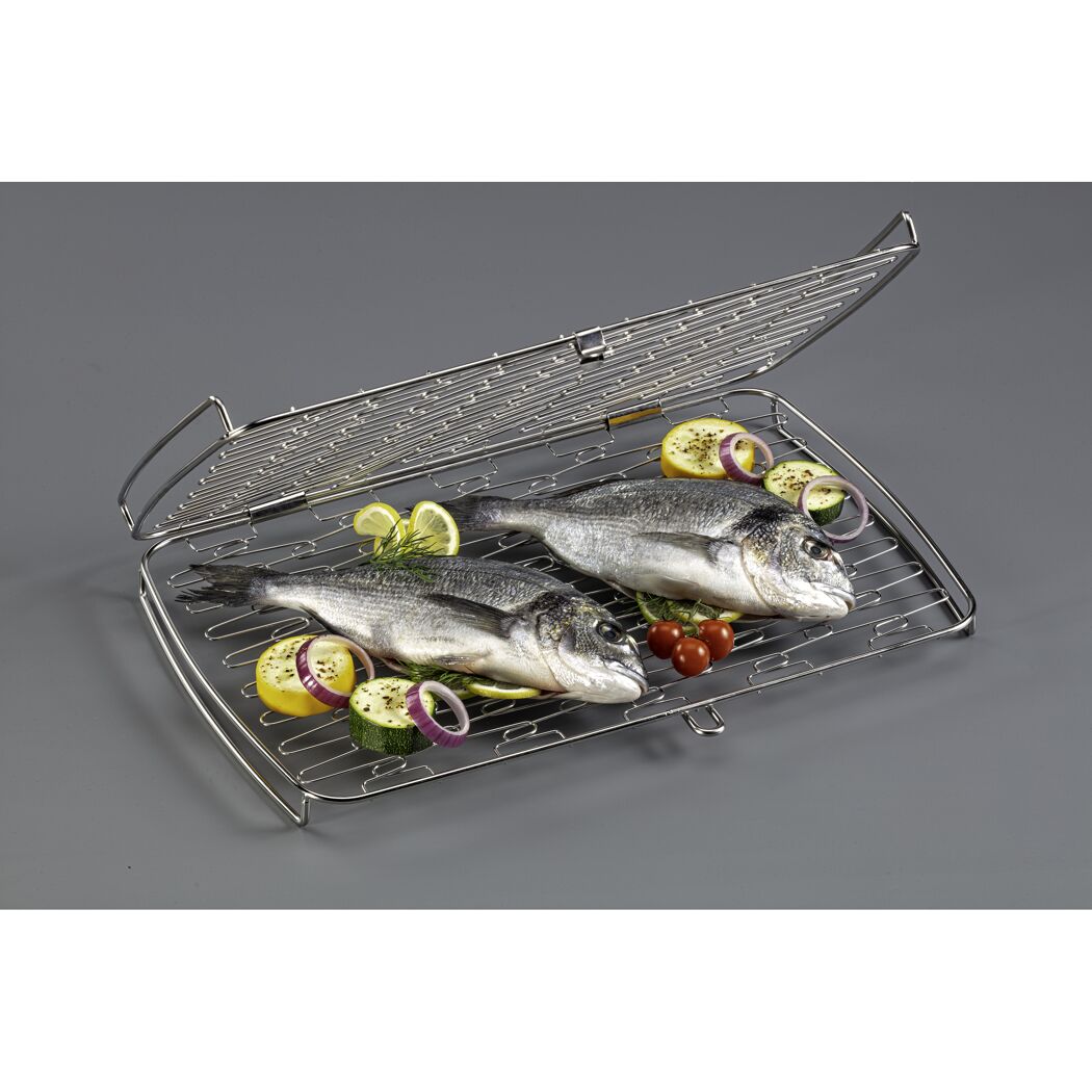 Zwei Fische mit Gemüse im Fischhalter