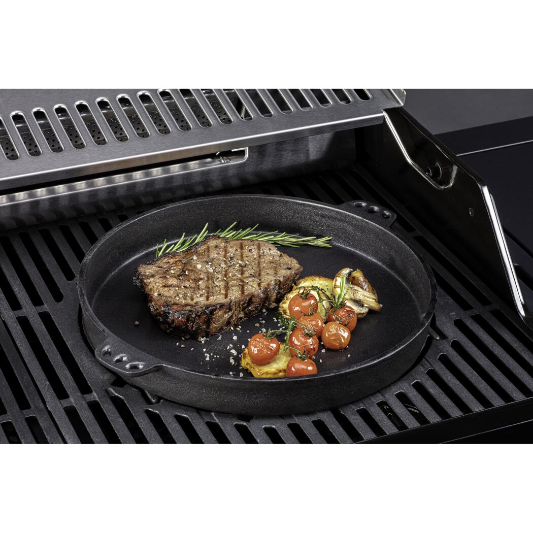 Steak mit Rosmarin, Tomaten und Pilzen in Grillpfanne