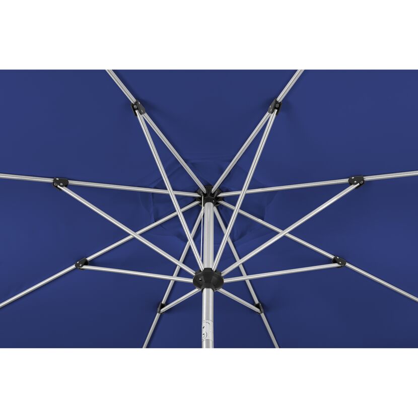 Blauer Sonnenschirm von unten