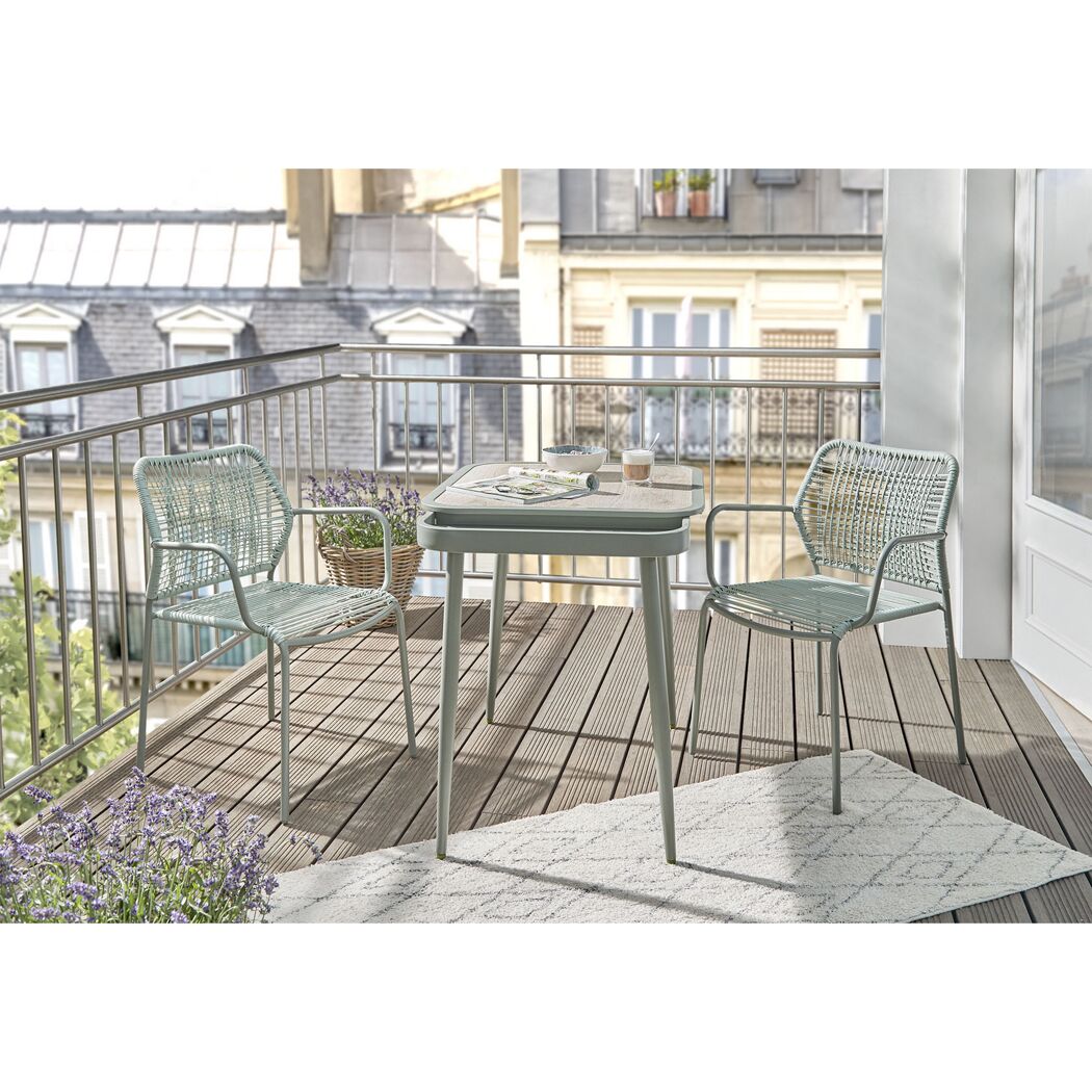 Balkontisch Ivy mint mit zwei Stühlen und Teppich auf Balkon
