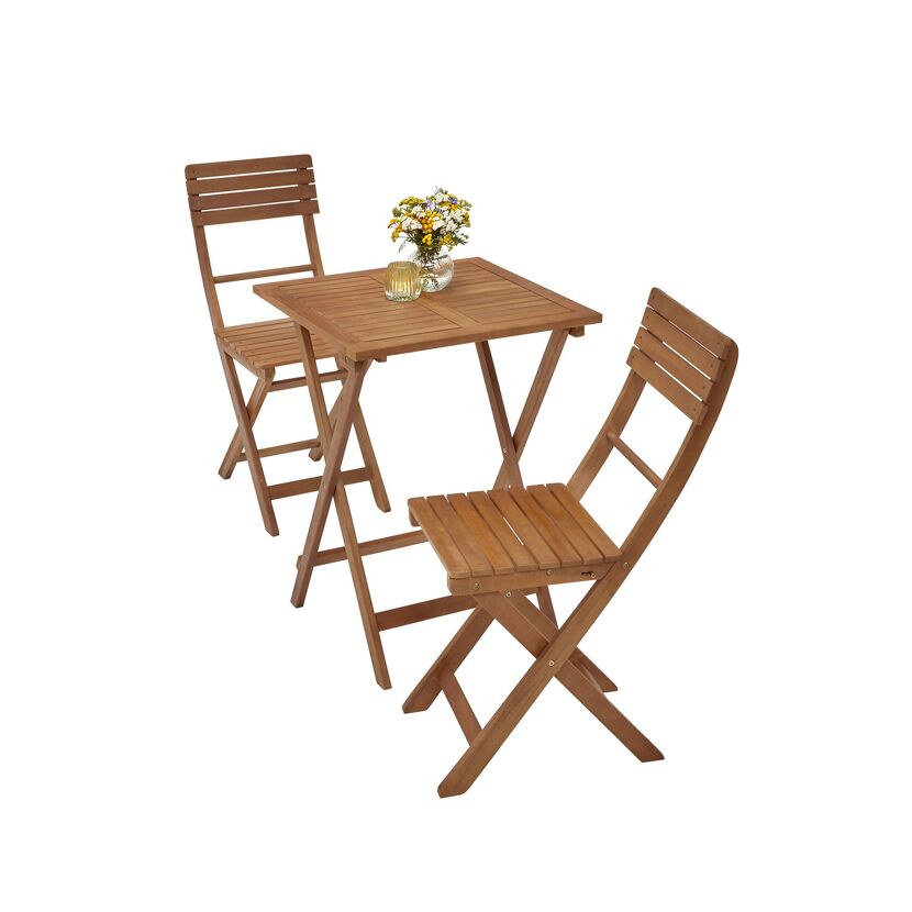 Kleiner Holztisch mit zwei Klappstühlen