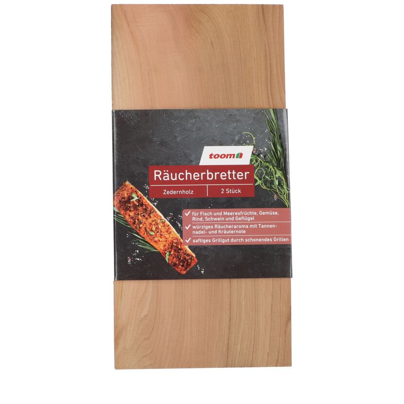 Zwei Zedernholzbretter mit Verpackung und gegrilltem Lachs