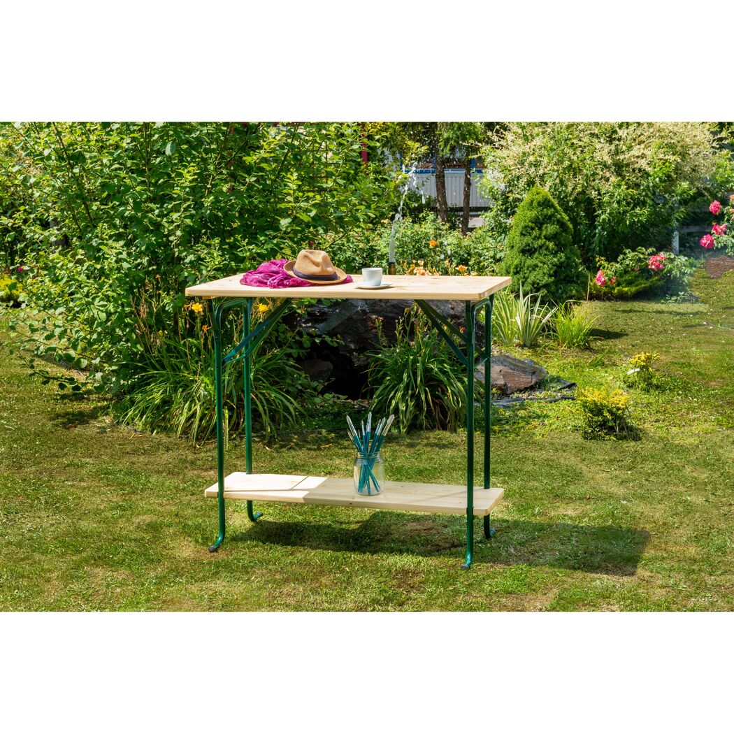 Stehtisch Holz/Metall mit Hut und Kaffeetasse im Garten