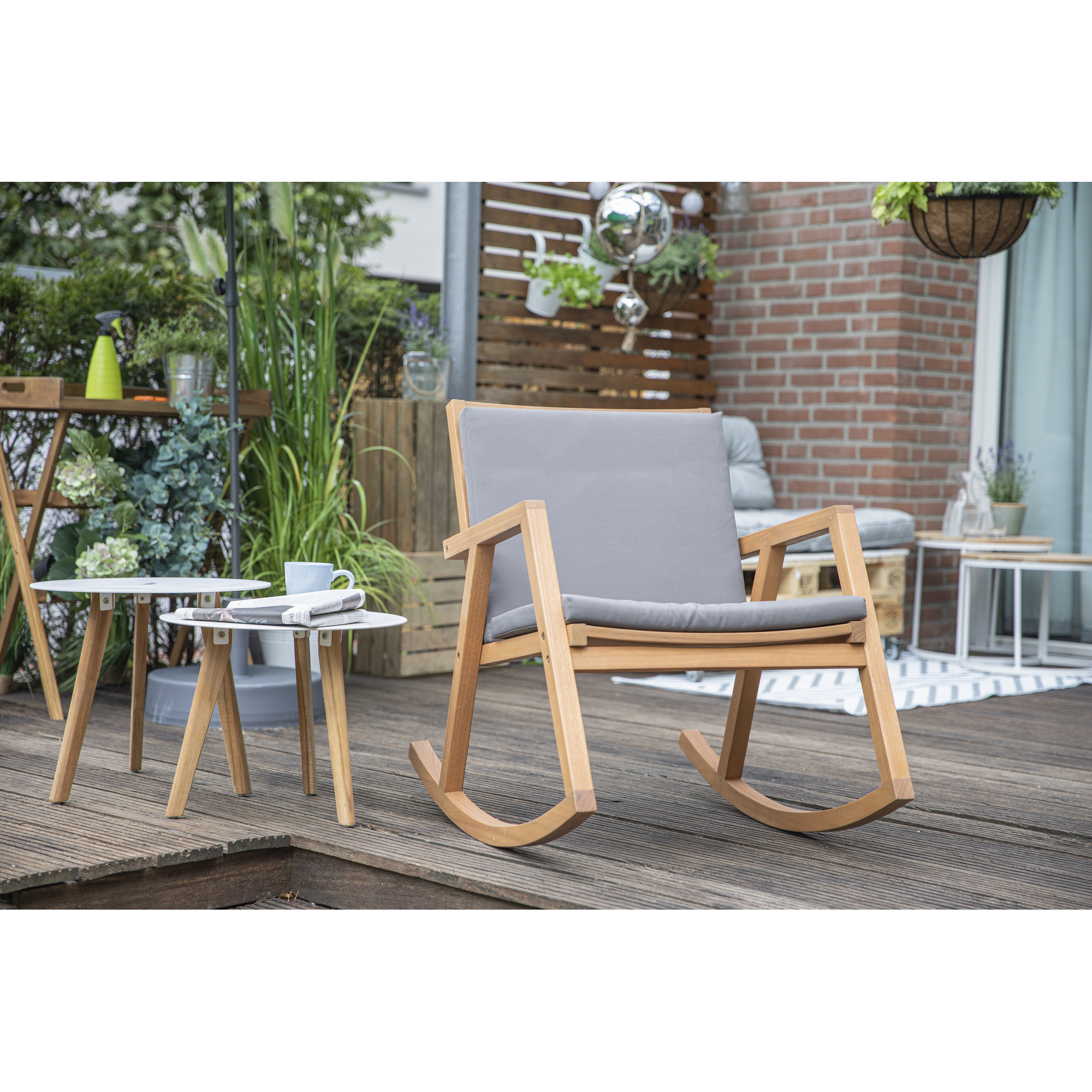 Schaukelstuhl 'Alva' teakfarben 92 x 68 x 86 cm