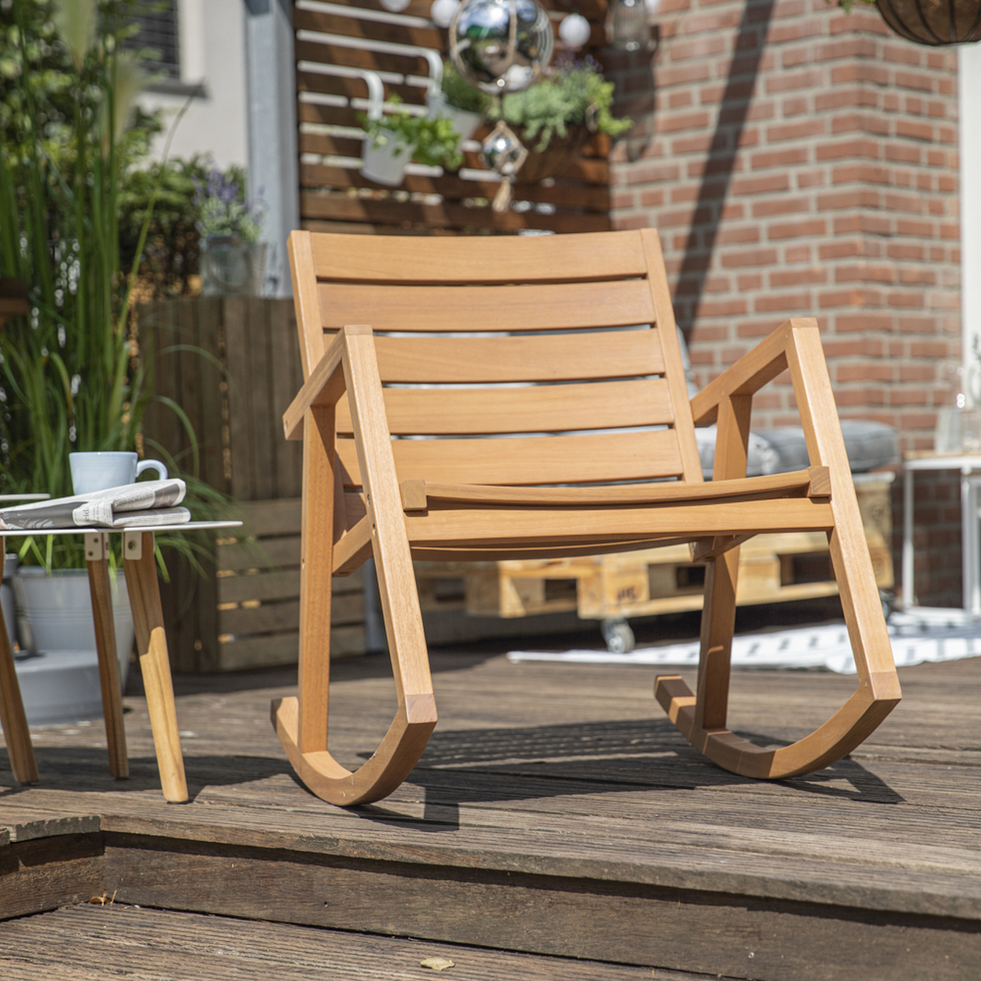 Schaukelstuhl 'Alva' teakfarben 92 x 68 x 86 cm