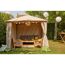 Gartenpavillon mit Lounge-Möbeln und Deko-Kissen