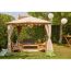 Pavillon mit Lounge-Möbeln im Garten