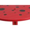 Roter Kindertisch mit schwarzen Punkten