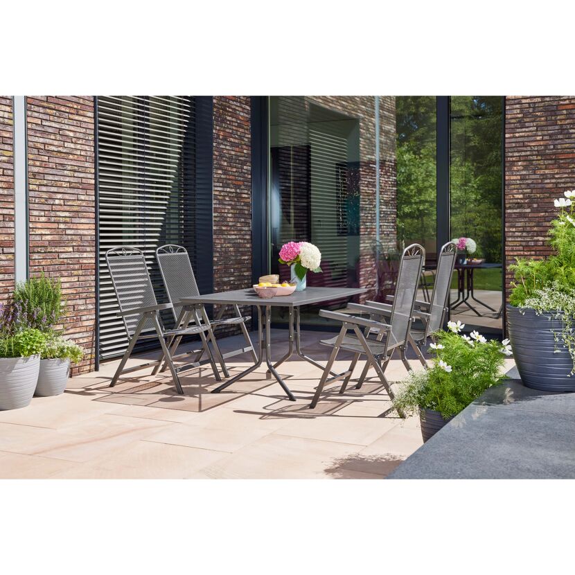 Klapptisch Elda anthrazit mit Stühlen auf Terrasse
