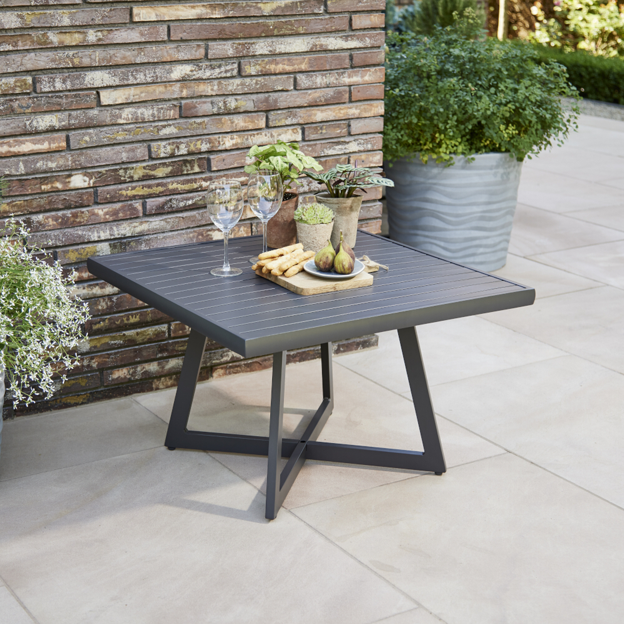 Gartentisch 'Alexis' matt-anthrazit 70 x 70 x 45 cm