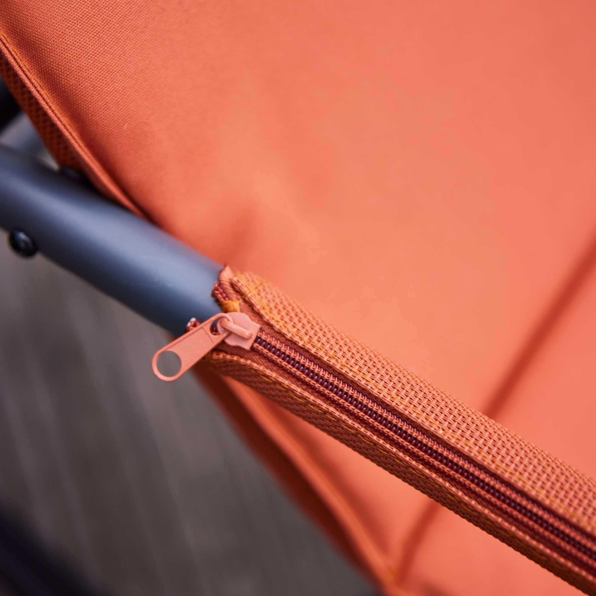 Schaukelliege 'Aliano' rot 57 x 84 x 143 cm