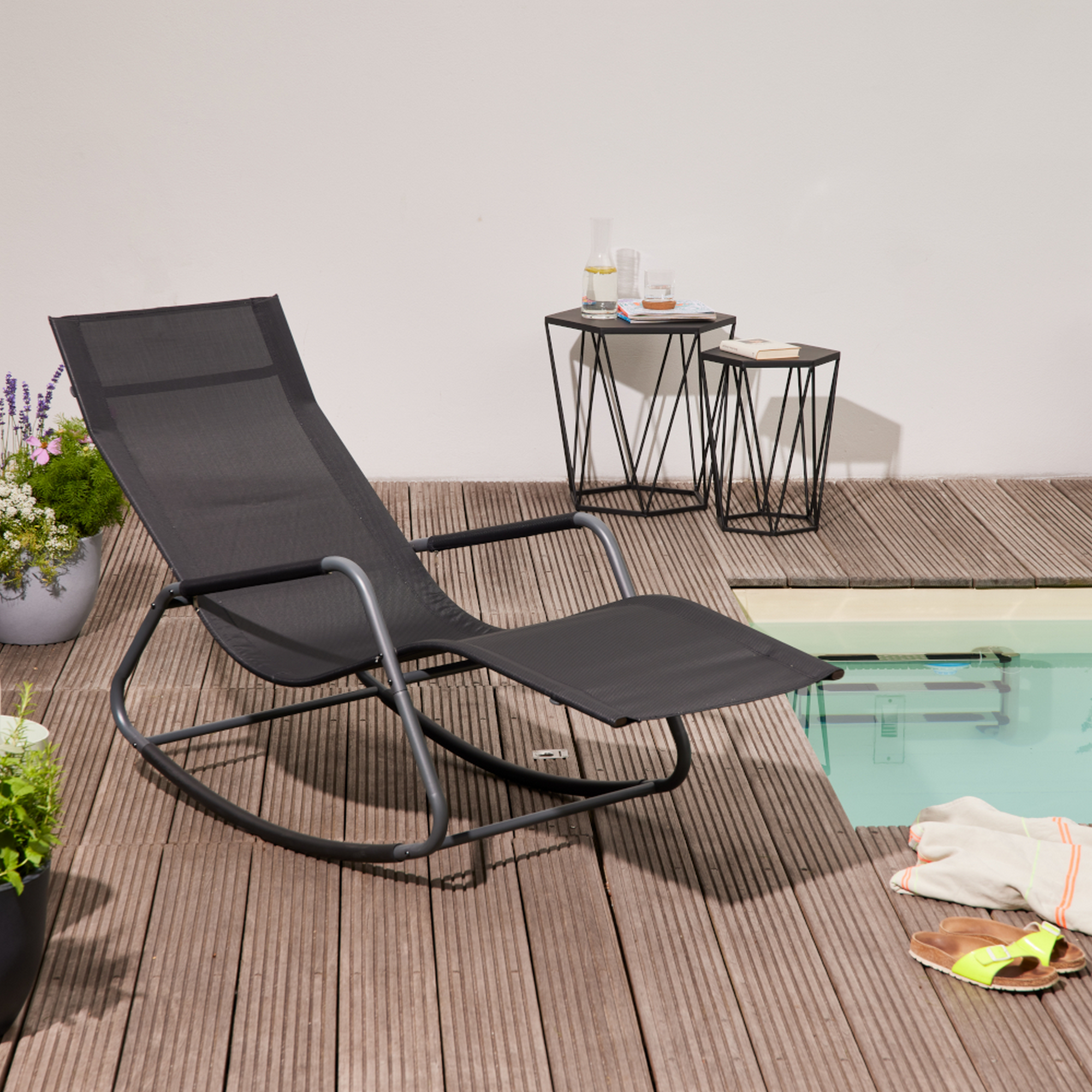 Schaukelliege 'Aliano' schwarz 57 x 84 x 143 cm