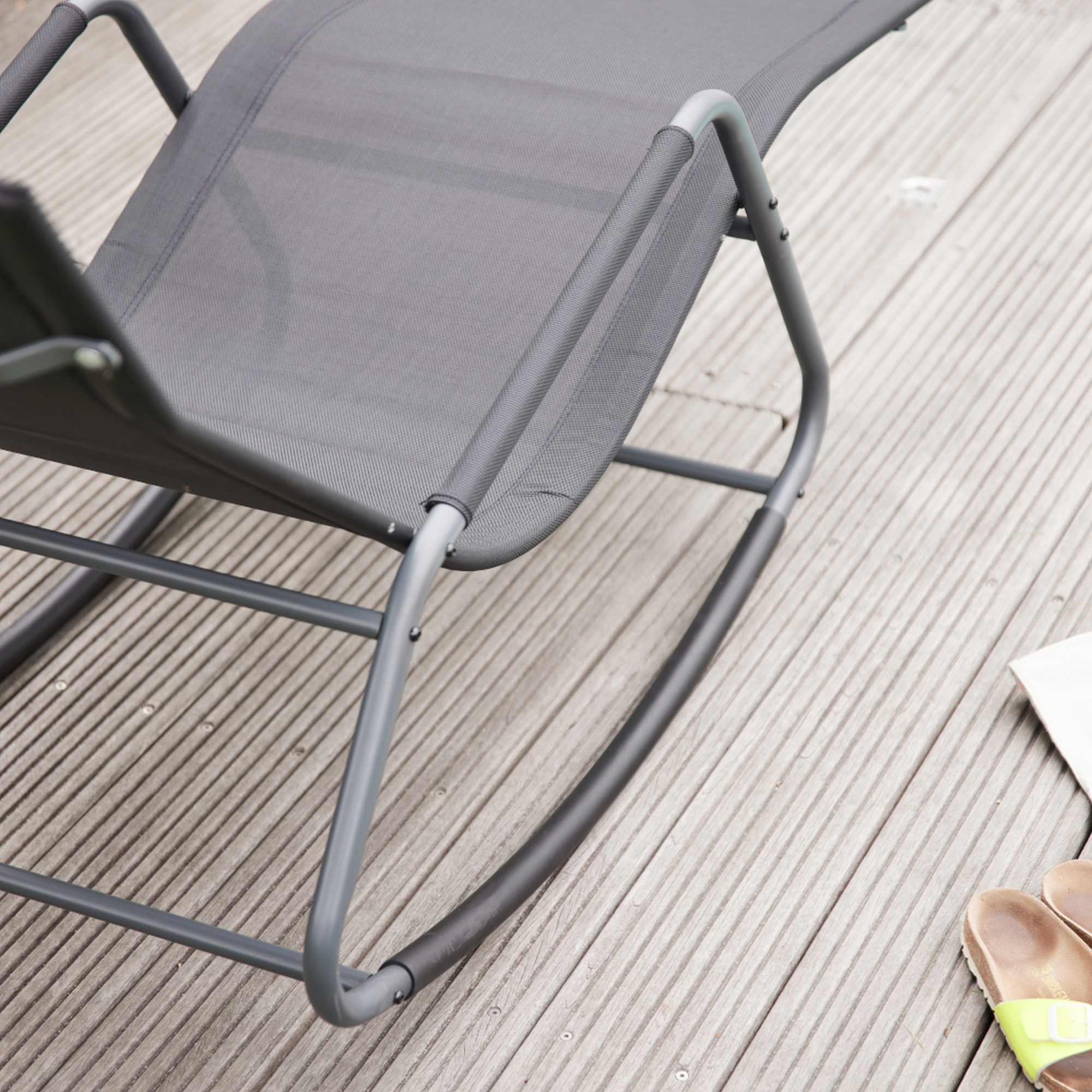 Schaukelliege 'Aliano' schwarz 57 x 84 x 143 cm