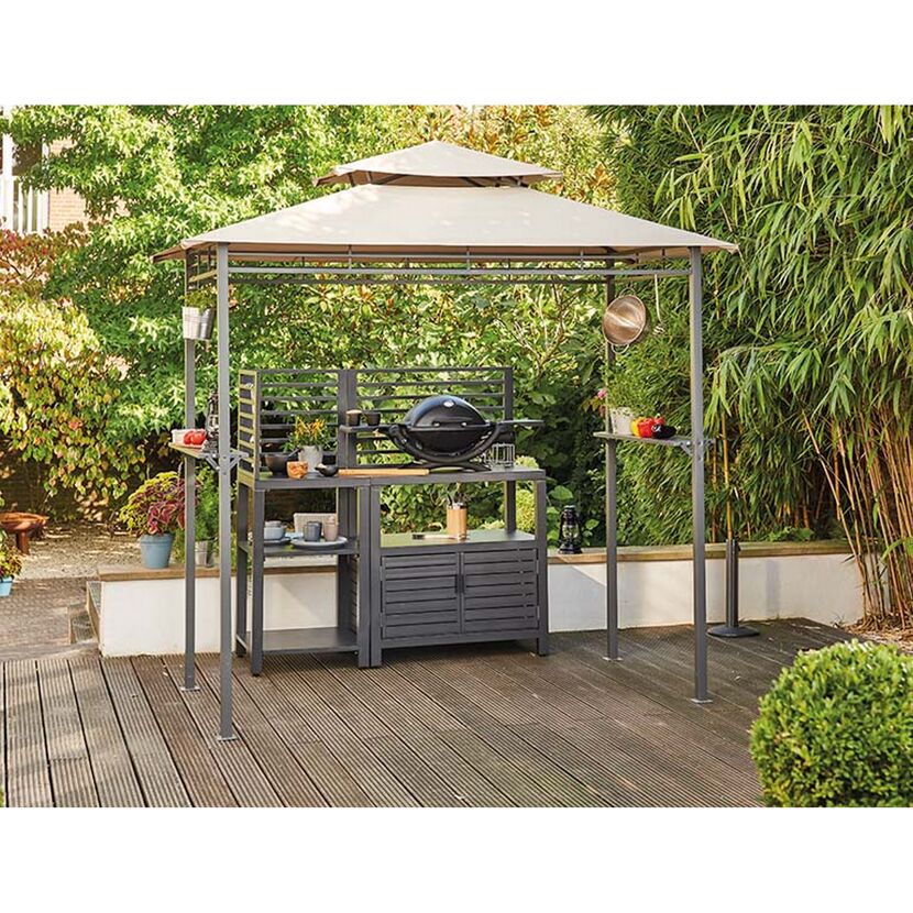 Pavillon mit Grill und Zubehör.