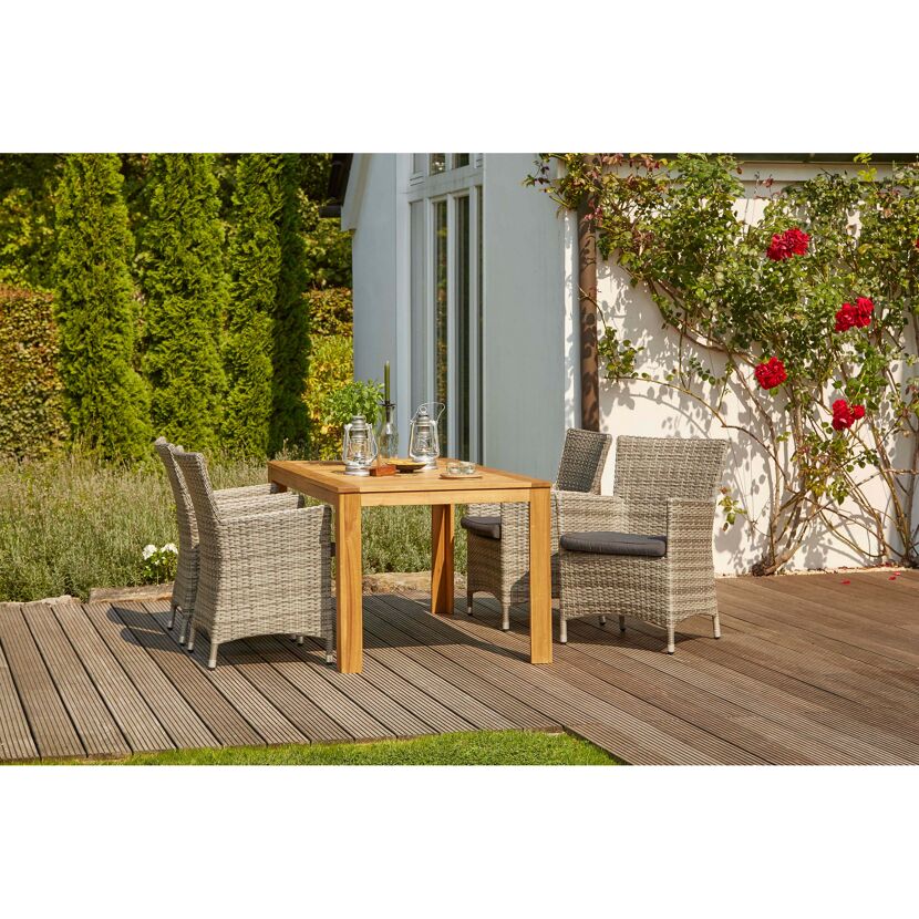 Tisch Paleros Dining 160x90x75 cm mit Stühlen auf einer Terrasse