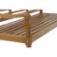 Nahaufnahme einer Gartenbank aus Holz.