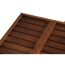 Nahaufnahme eines braunen Holztabletts