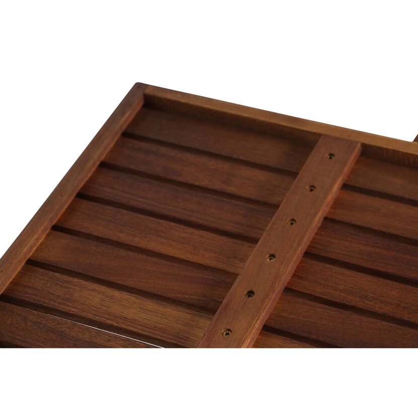 Nahaufnahme eines braunen Holztabletts