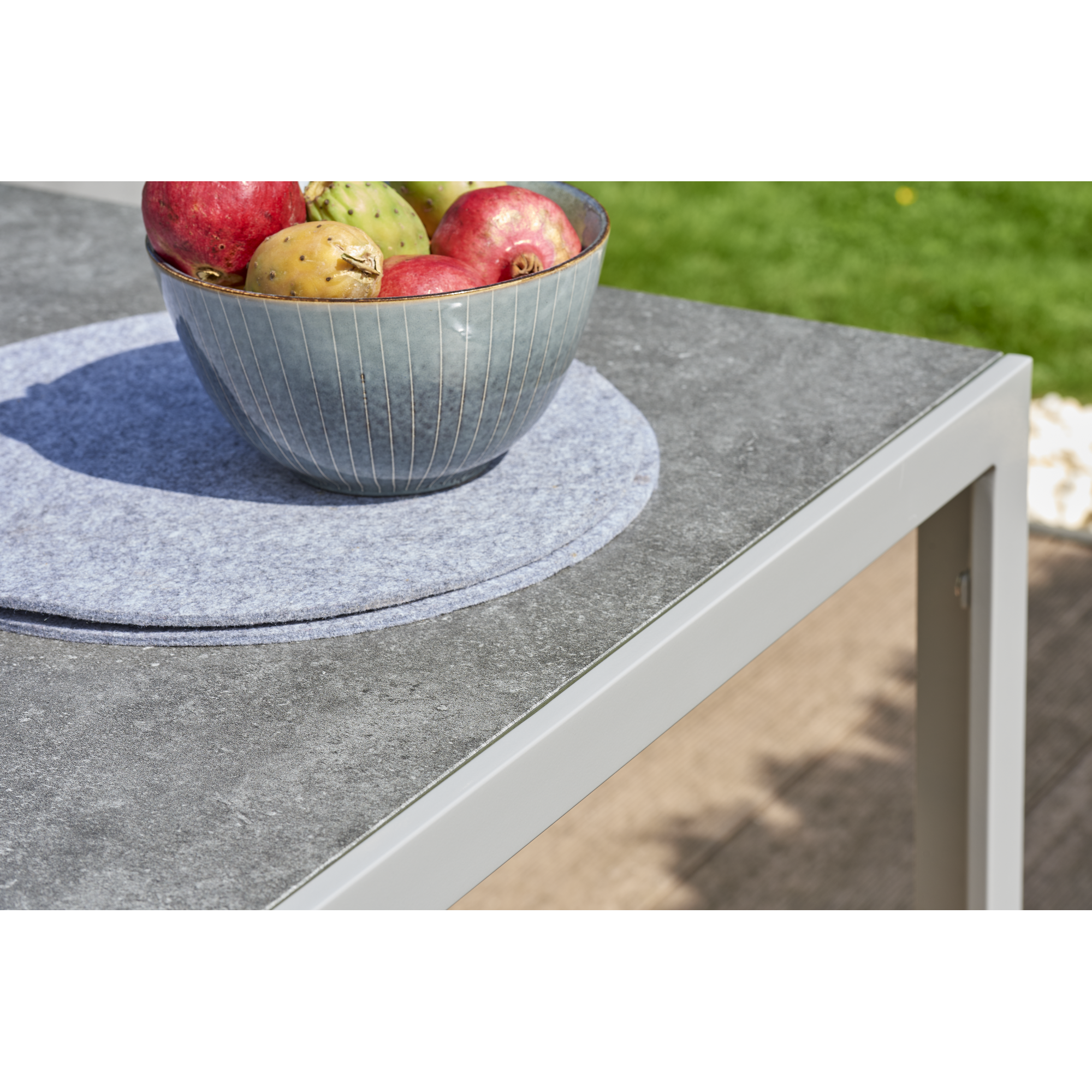 Gartentisch 'Meike 1' grau mit Sicherheitsglasplatte 150 x 90 x 72 cm + product picture